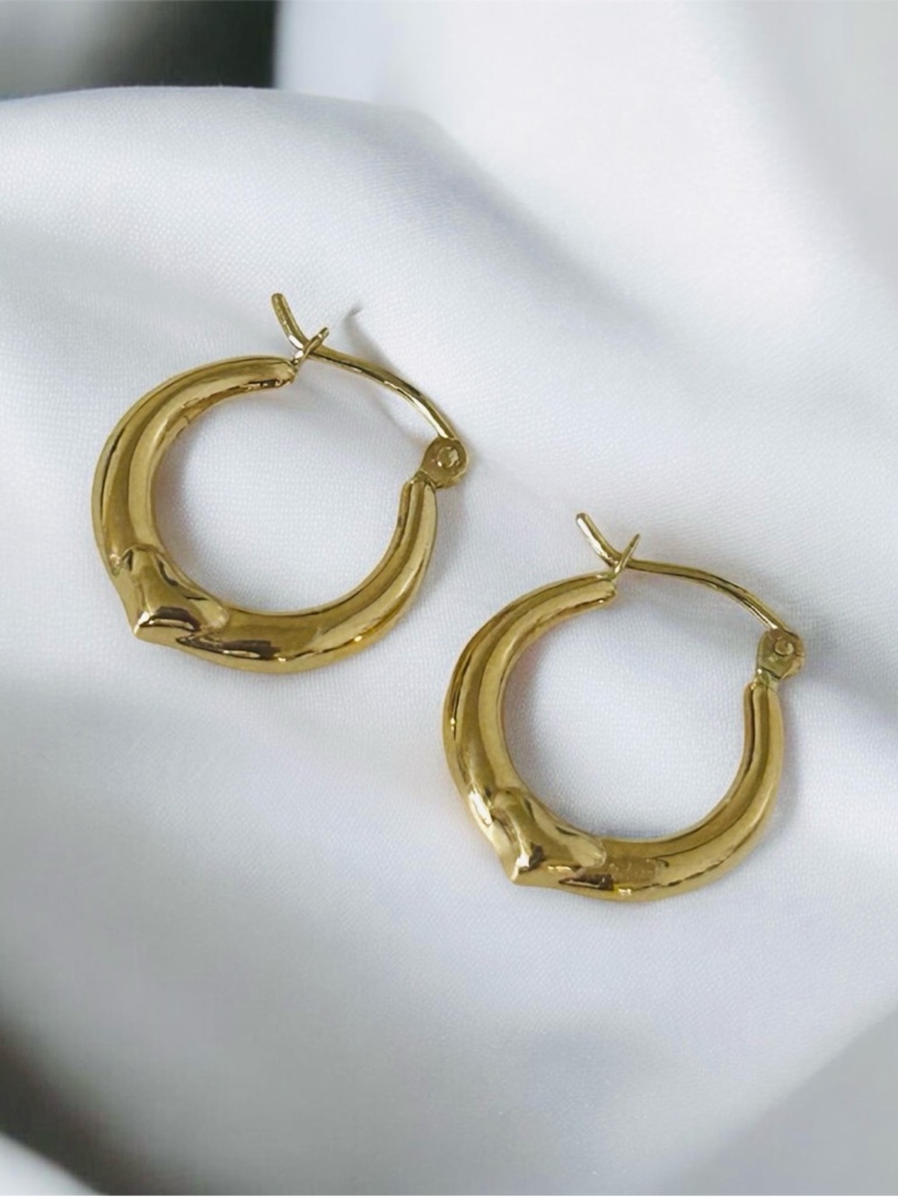 Japan K18 Gold Pointed Hoop Earrings (15x17mm